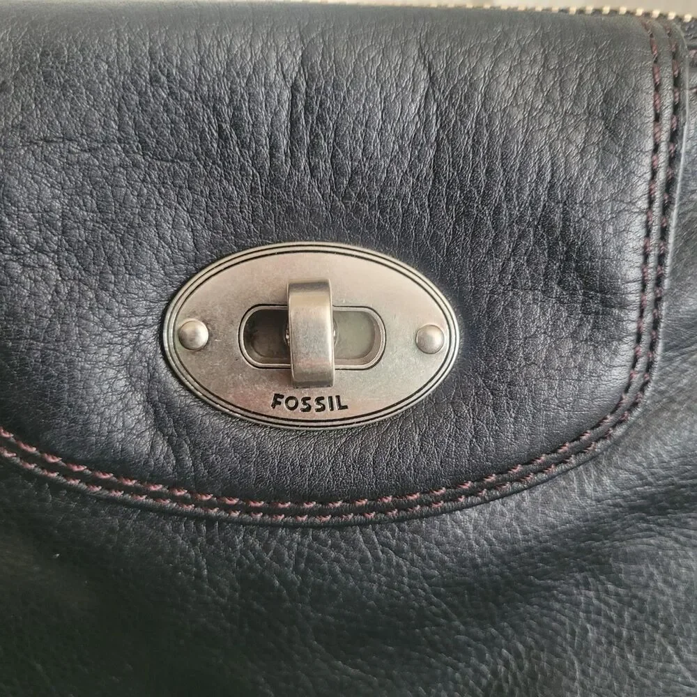 Fossil Turn Lock Crossbody Bag Purse Black Pebbled Leather Classic Career Casual
